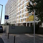 Apartment In Portela Near The Airport