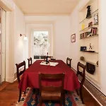 Quiet 2 Bedroom Apartment With Private Patio Next To Avenida Da Liberdade