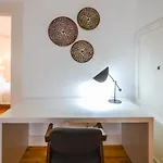 Sunny And Stylish Apartment - 11 Min To The Center