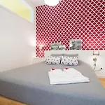 Bright Apt With Patio In City Center!