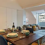 Lovelystay - Lisbon Home With Castle View