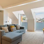 Lovelystay - Lisbon Home With Castle View
