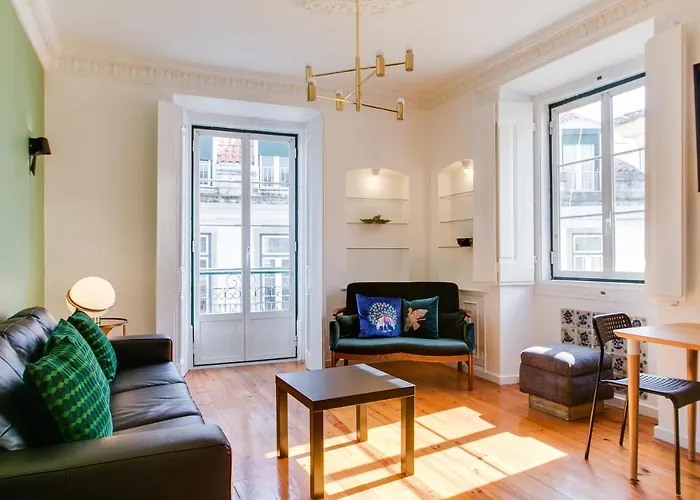 Spacious&Bright 2 Bedroom Apartment, Lisbon Historical Center, Madragoa