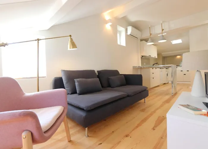 Romantic Nest For A Getaway At Downtown With Design