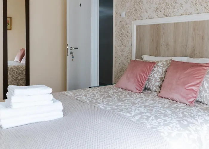 Romantic Downtown Room
