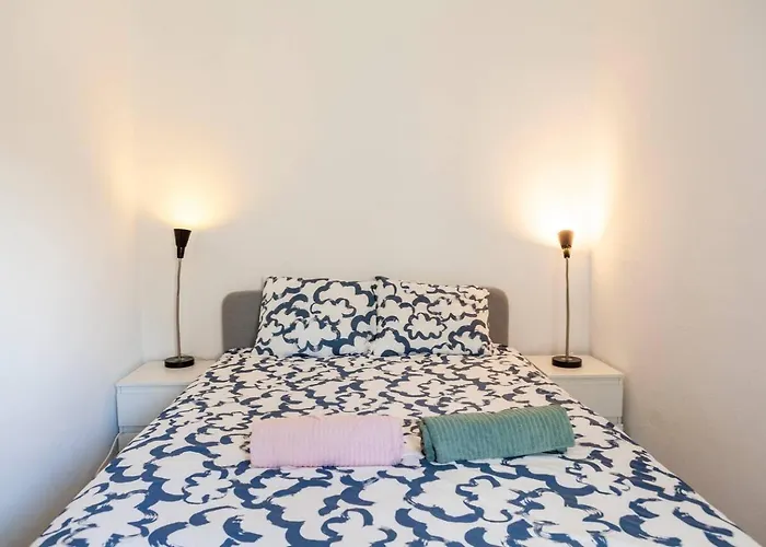 2 Bedroom Apartment For 4 People With Free Public Parking