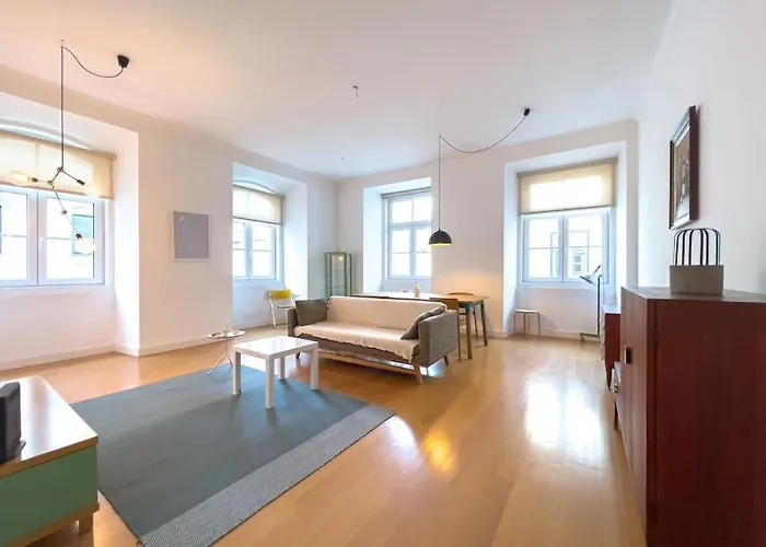4 Rooms Home In Baixa