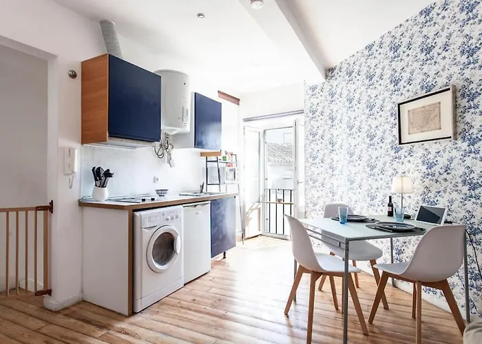 Alfama III - French Balcony And Smart Check-In