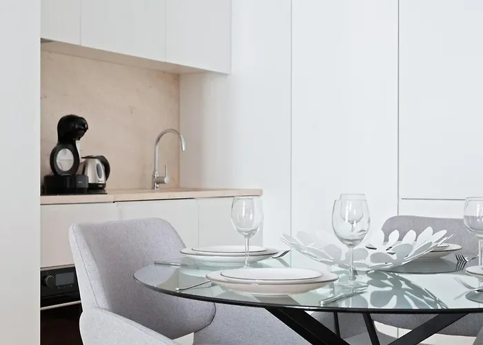 Spacious 1 Bedroom Apartment Near Baixa