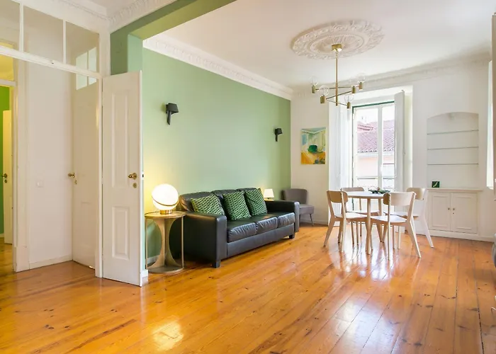 Spacious&Bright 2 Bedroom Apartment, Lisbon Historical Center, Madragoa