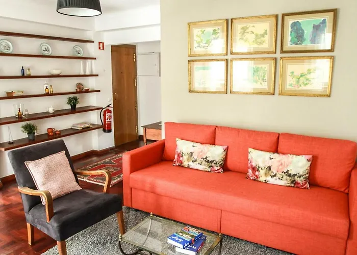 Cozy And Spacious Apartment In Graca, Lisbon