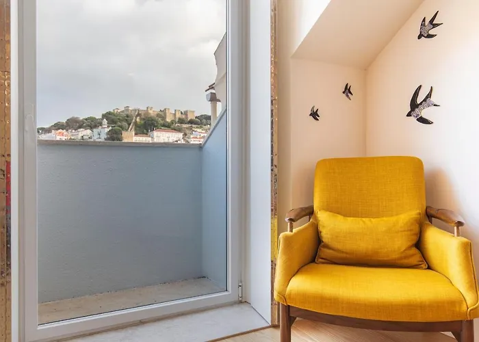 Lovelystay - Lisbon Home With Castle View