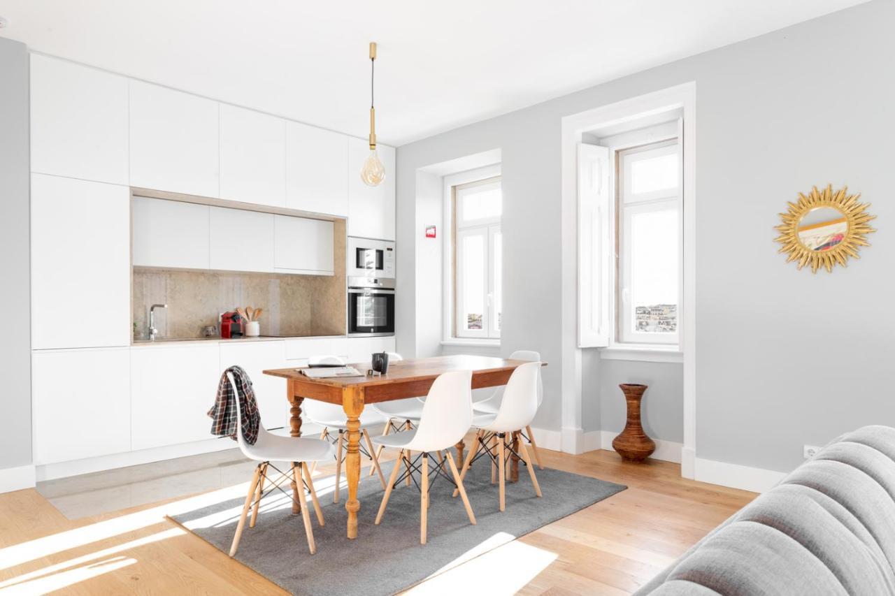 Apartamento Joivy Marvelous 3-bed With Astonishing View And Terrace, Nearby St George Castle Lisboa