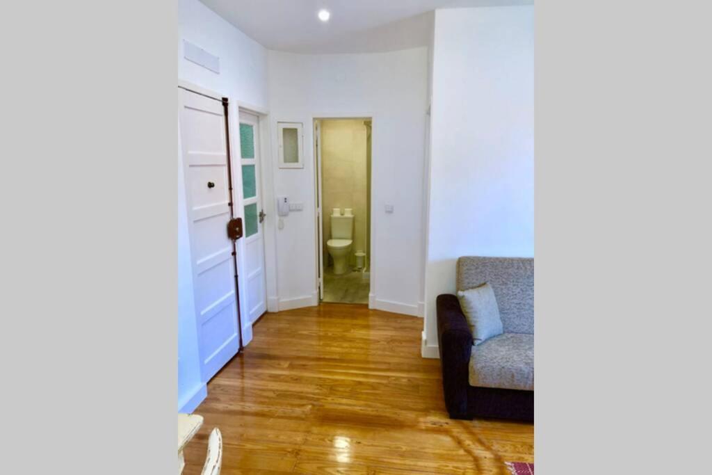 32 2 - Heart Of Private Apartment, Bairro Alto Lisbon