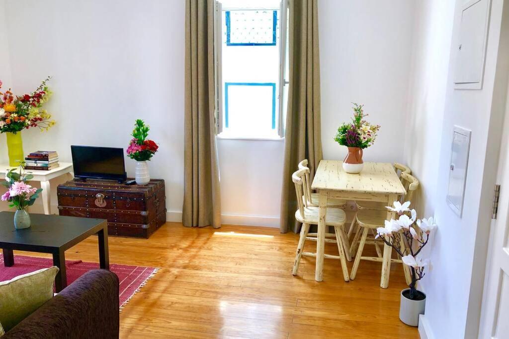 Apartment 32 2 - Heart Of Private Apartment, Bairro Alto Lisbon