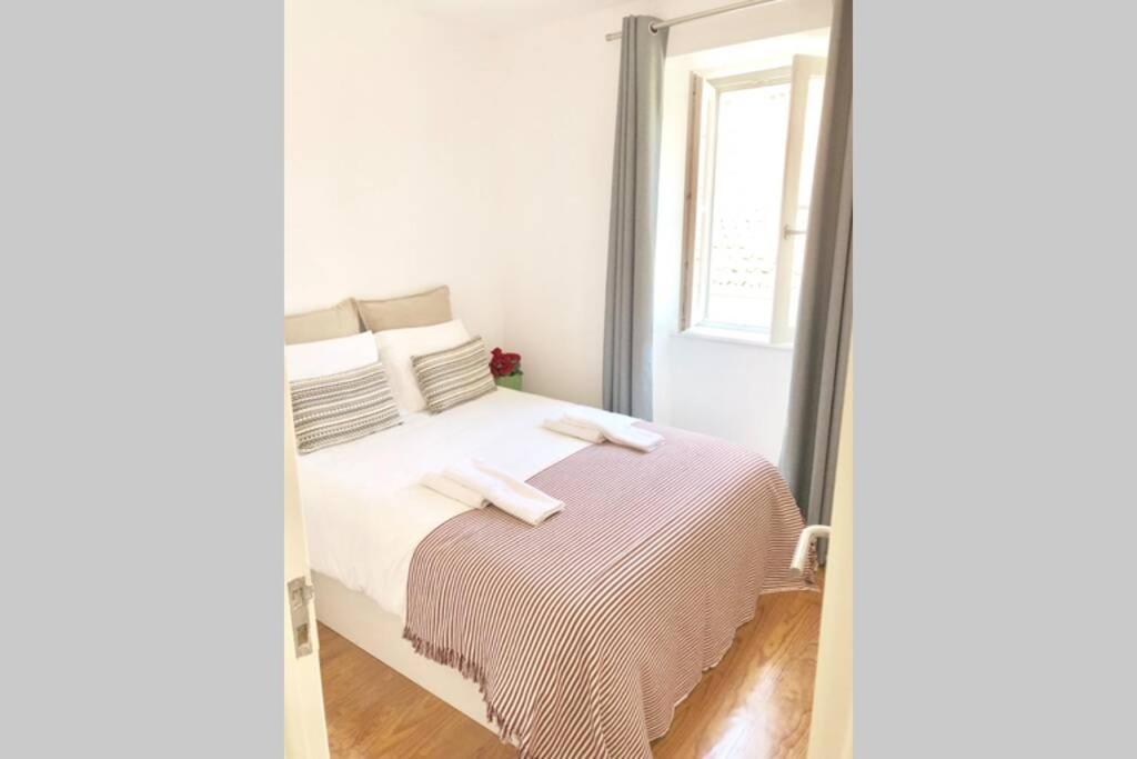 Apartment 32 2 - Heart Of Private Apartment, Bairro Alto Lisbon