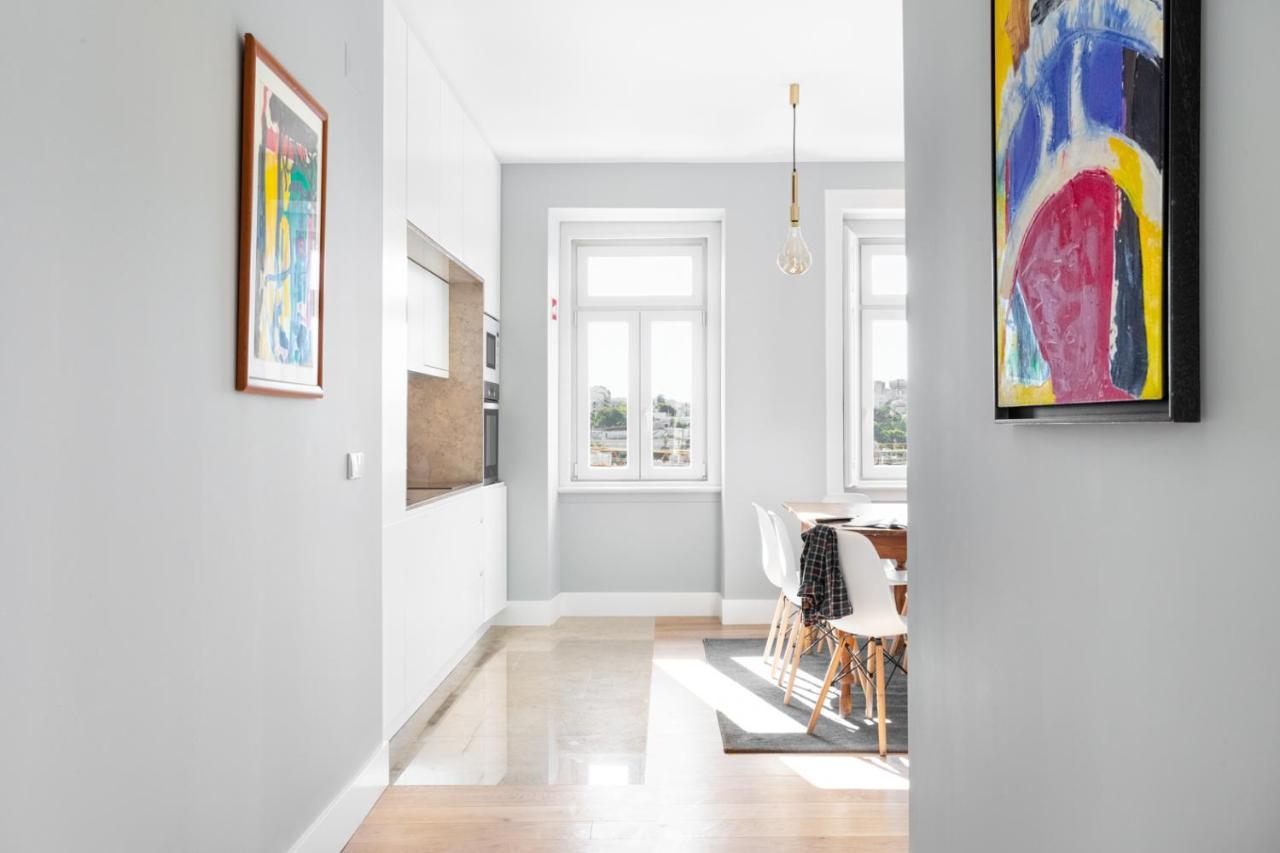 Joivy Marvelous 3-bed With Astonishing View And Terrace, Nearby St George Castle * Lisboa