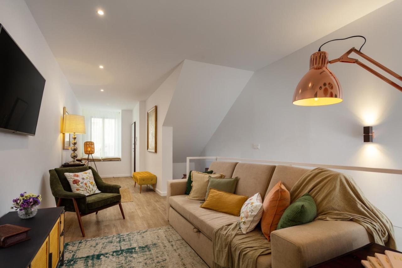 Stupendo- Two Rooms, Patio With Refreshing Pond-center-air Conditioning-free Park Lisboa