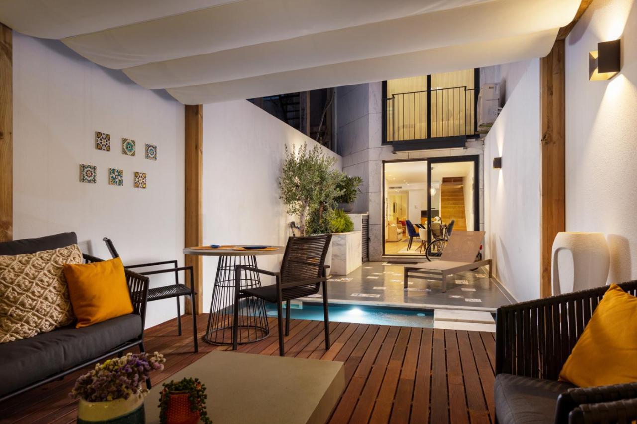 Apartamento Stupendo- Two Rooms, Patio With Refreshing Pond-center-air Conditioning-free Park