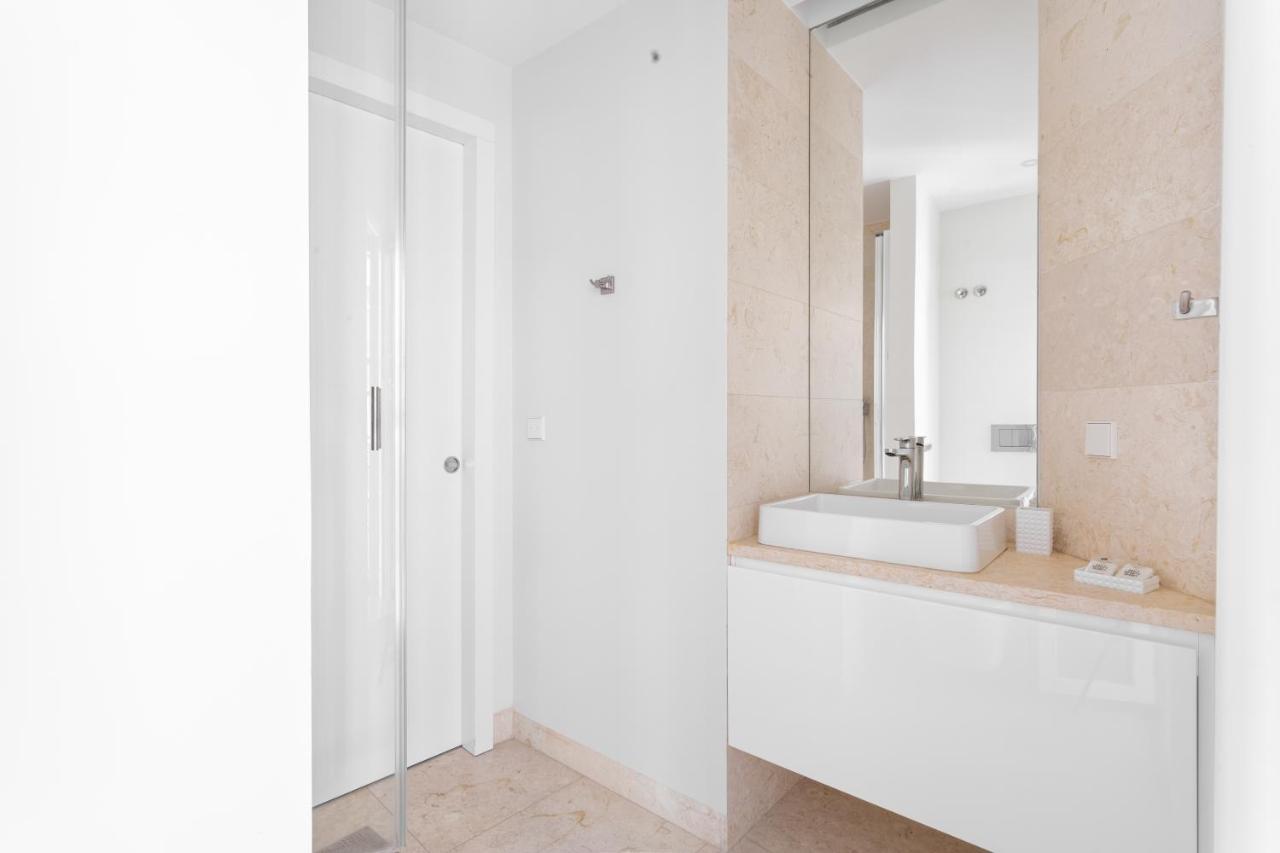 Joivy 2-br Flat With Garage Near Castelo De S Jorge Lisboa