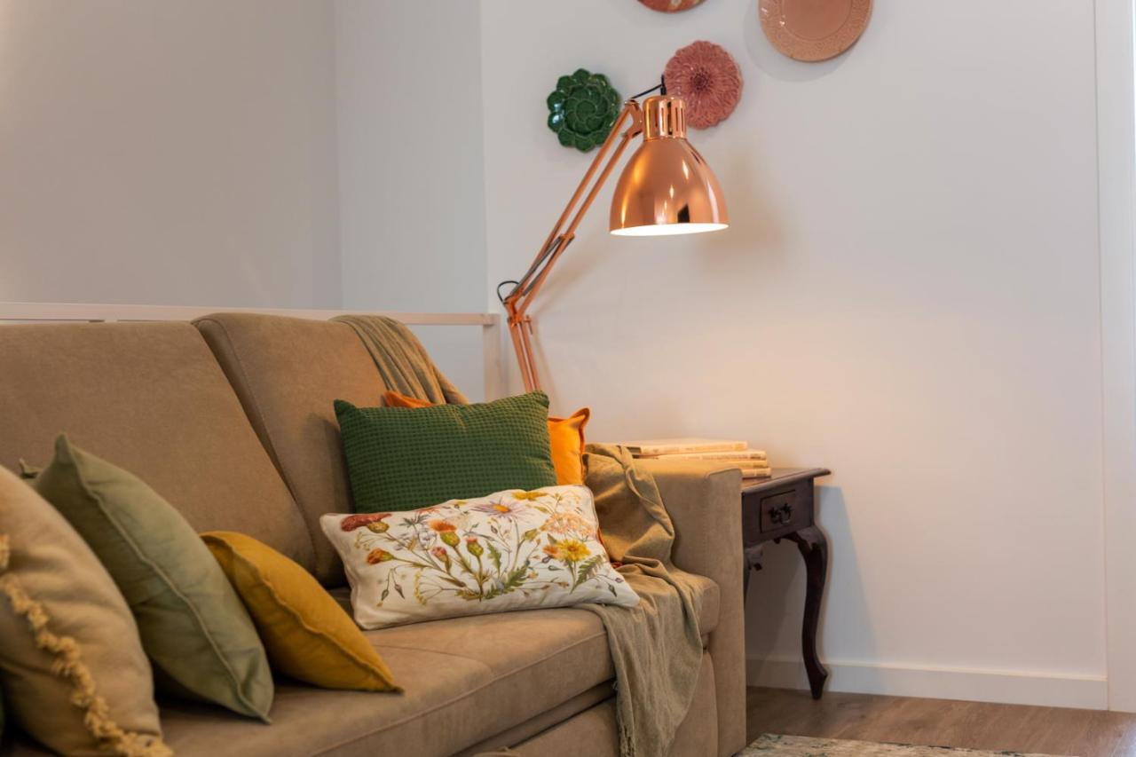 Stupendo- Two Rooms, Patio With Refreshing Pond-center-air Conditioning-free Park * Lisboa