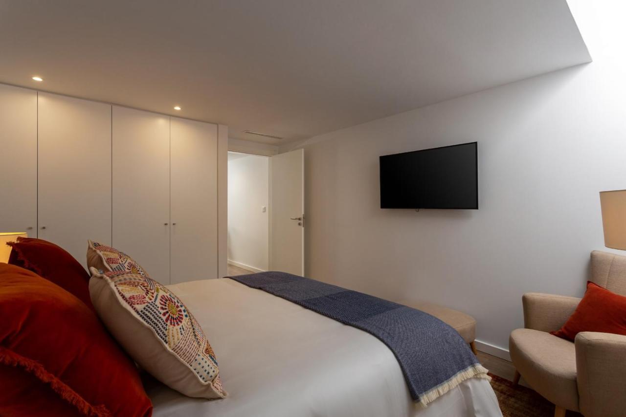 Stupendo- Two Rooms, Patio With Refreshing Pond-center-air Conditioning-free Park * Lisboa