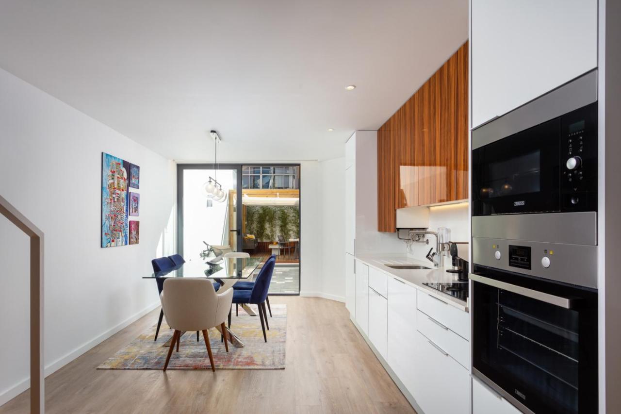 Stupendo- Two Rooms, Patio With Refreshing Pond-center-air Conditioning-free Park Apartamento *