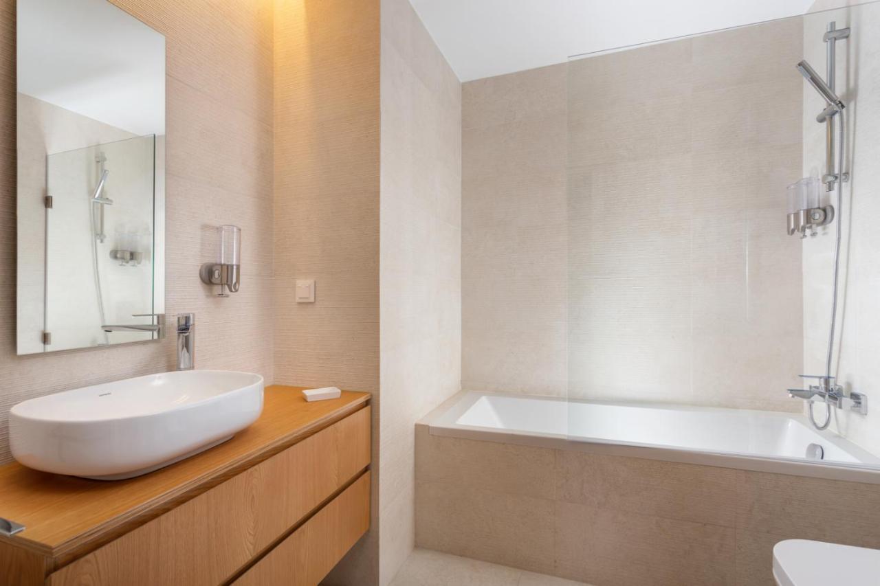 Stupendo- Two Rooms, Patio With Refreshing Pond-center-air Conditioning-free Park * Lisboa