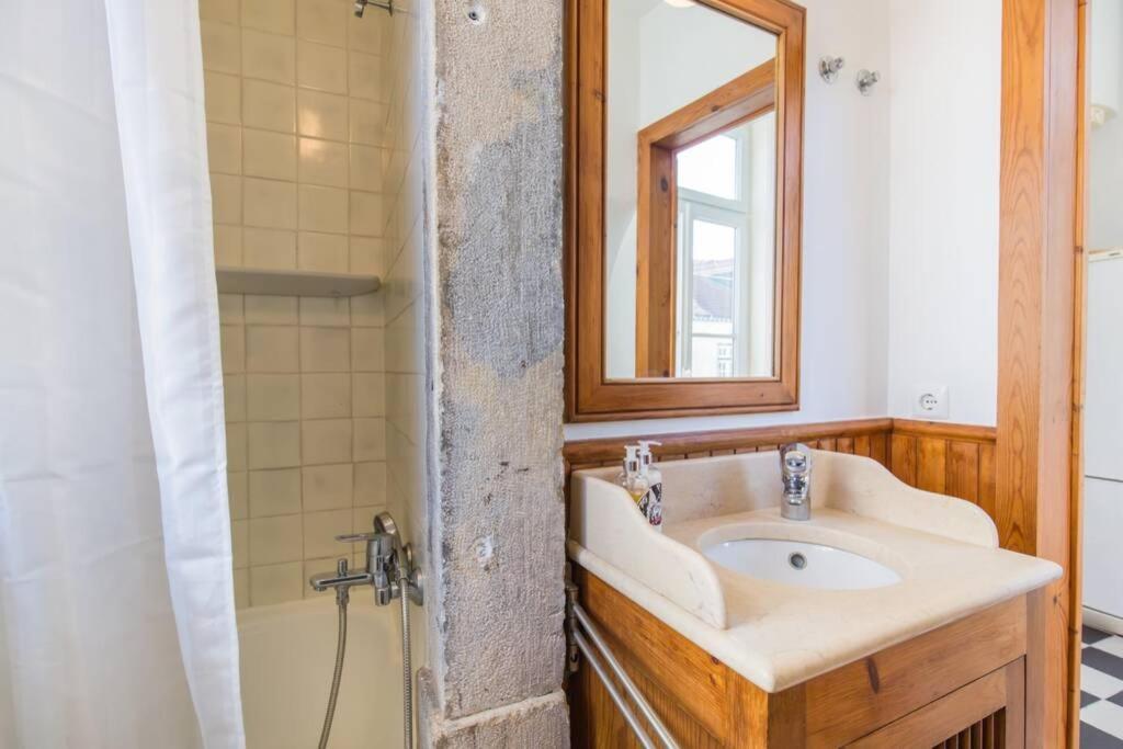 135 C - Quiet Charming Flat In Historic Alfama Near Baixa * Lisboa
