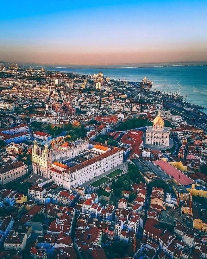 Mural House * Lisbon