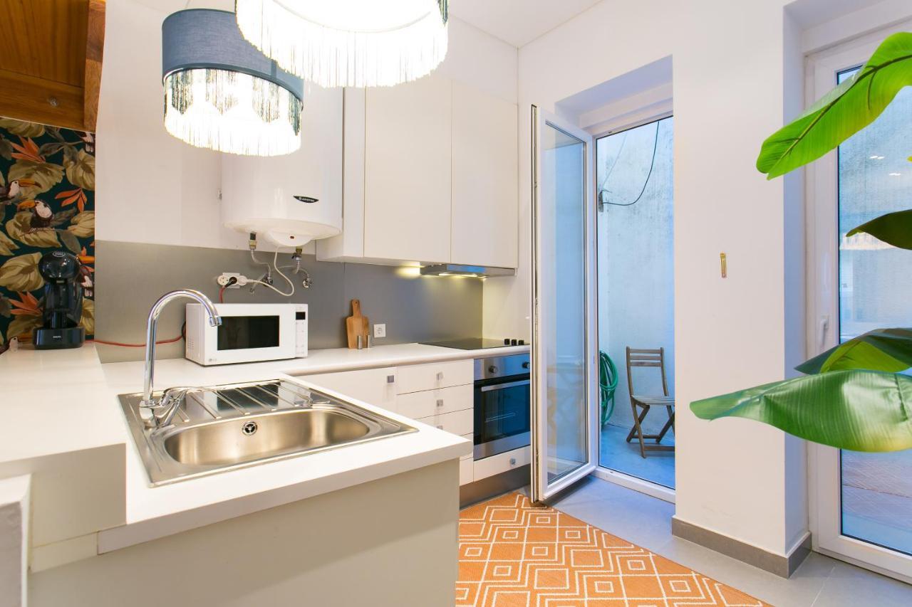 Beautiful House With Patio In Heart! Lisboa