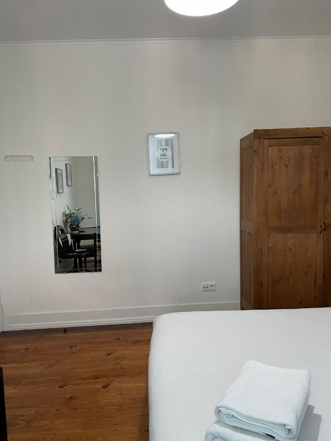 Guest house Retro M2 R4 - Lovely Double With Shared Bathroom Lisbon
