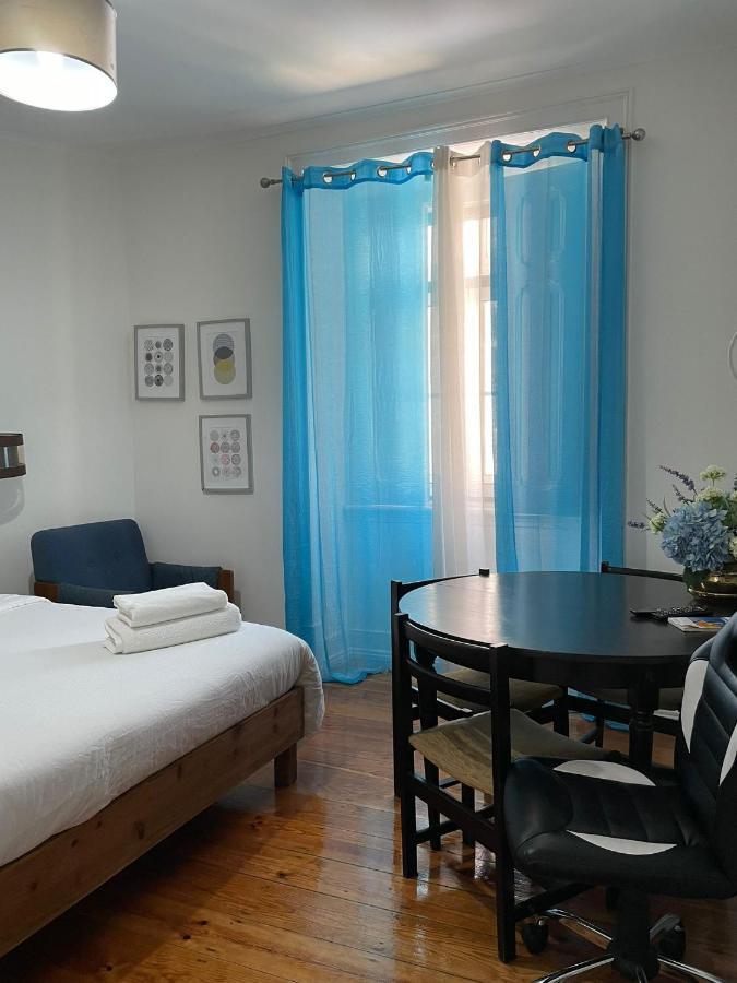 Retro M2 R4 - Lovely Double With Shared Bathroom Guest house *