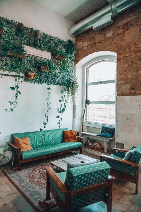 Lx Hostal
