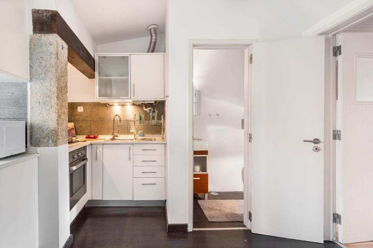 Joivy Stylish 2-bed Apt With Balcony In Lapa, 5mins To National Museum Of Ancient Art * Lisboa