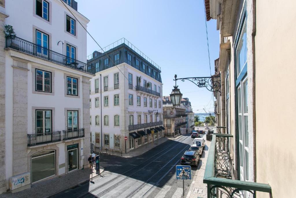 Chiado 4-bedroom Flat *