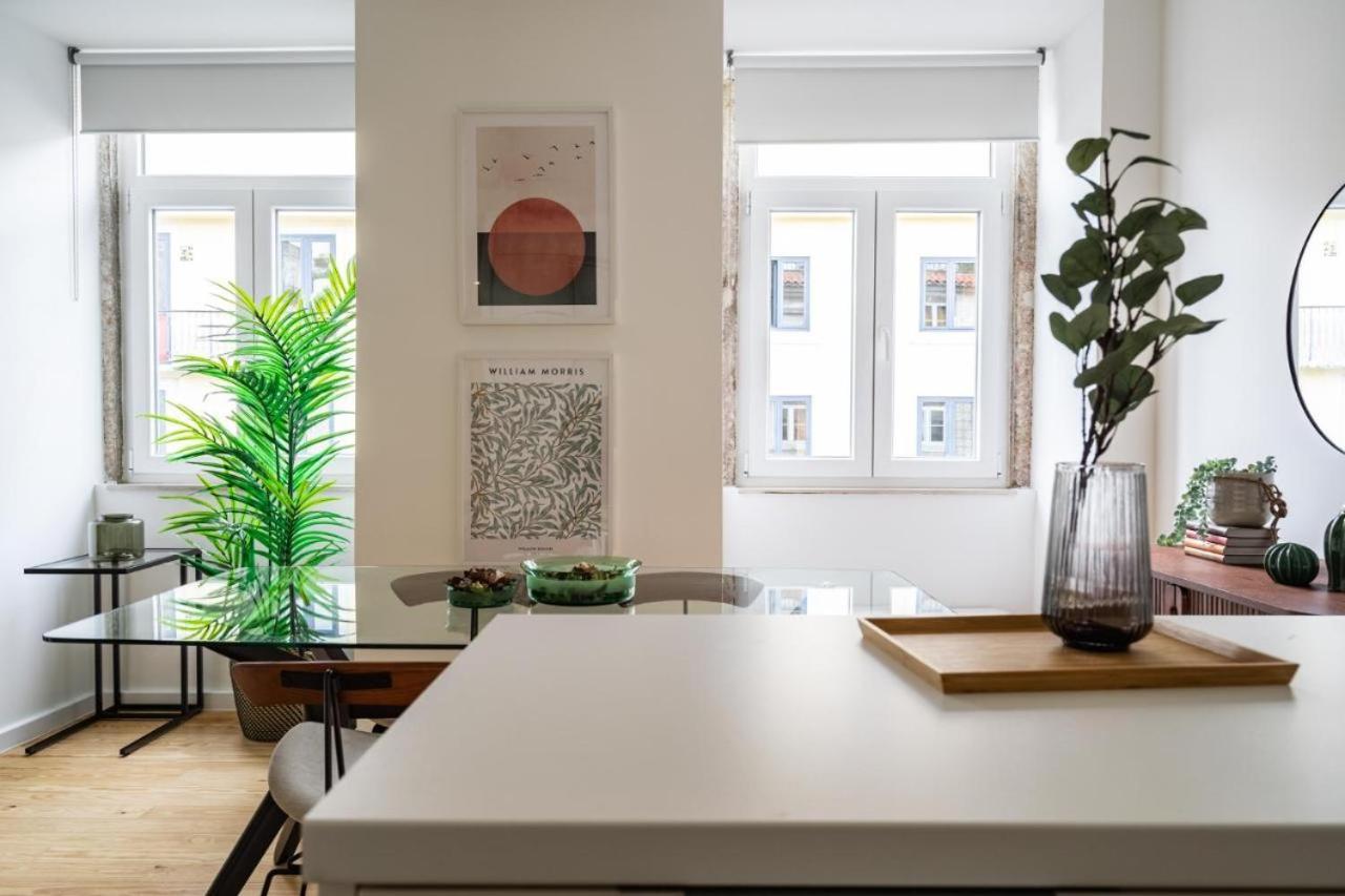 Whome Chic 2-bed Near Santos & Alcantara Perfect For Families & Couples Apartment Lisbon