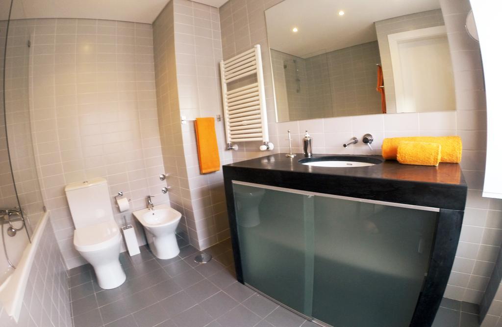 Triplex With Garage - Praça Flores * Lisboa