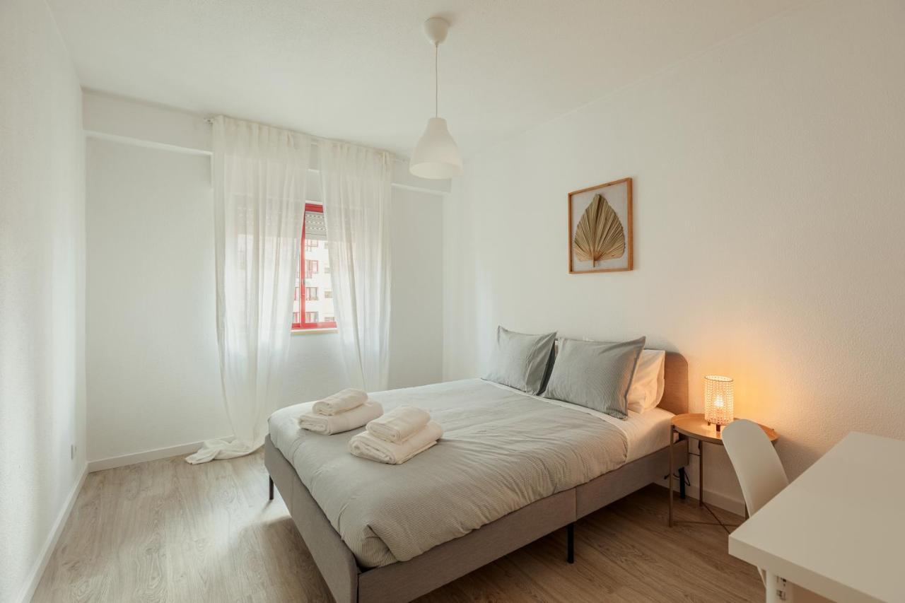 Elegant 3 Bedroom - Centre - Garage - Metro
