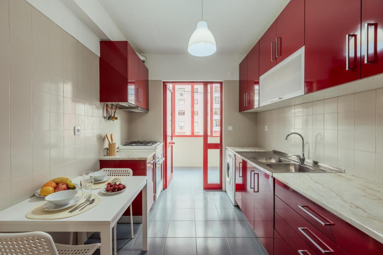 Elegant 3 Bedroom - Centre - Garage - Metro