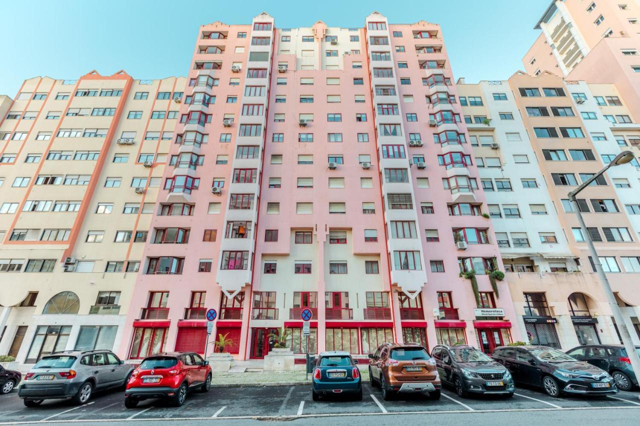 Elegant 3 Bedroom - Centre - Garage - Metro