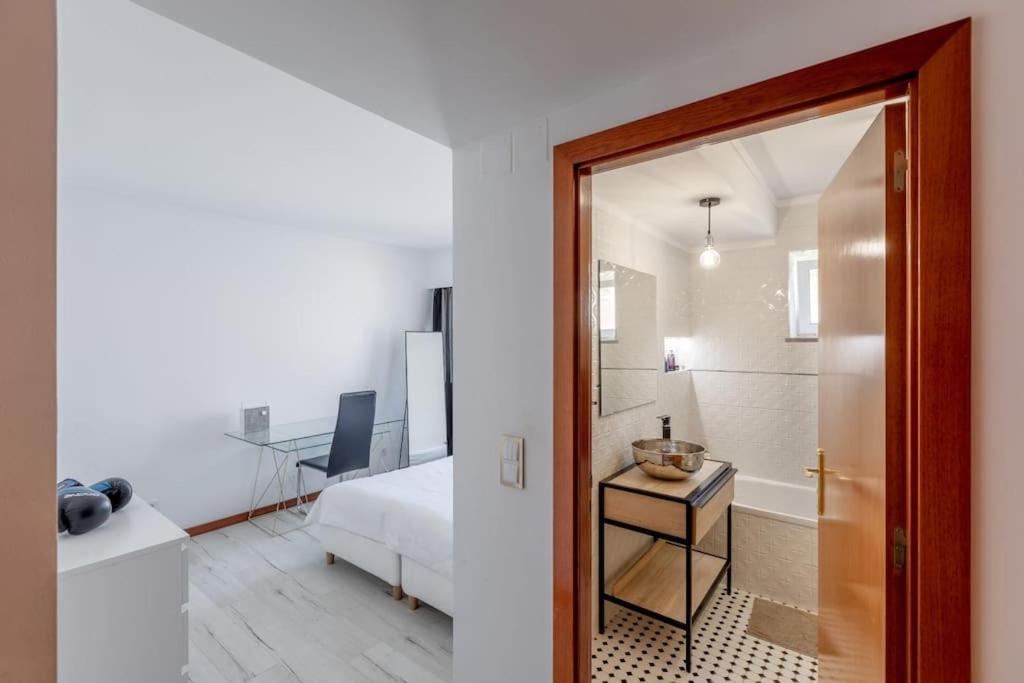 Spacious 3-bedroom In Apartamento