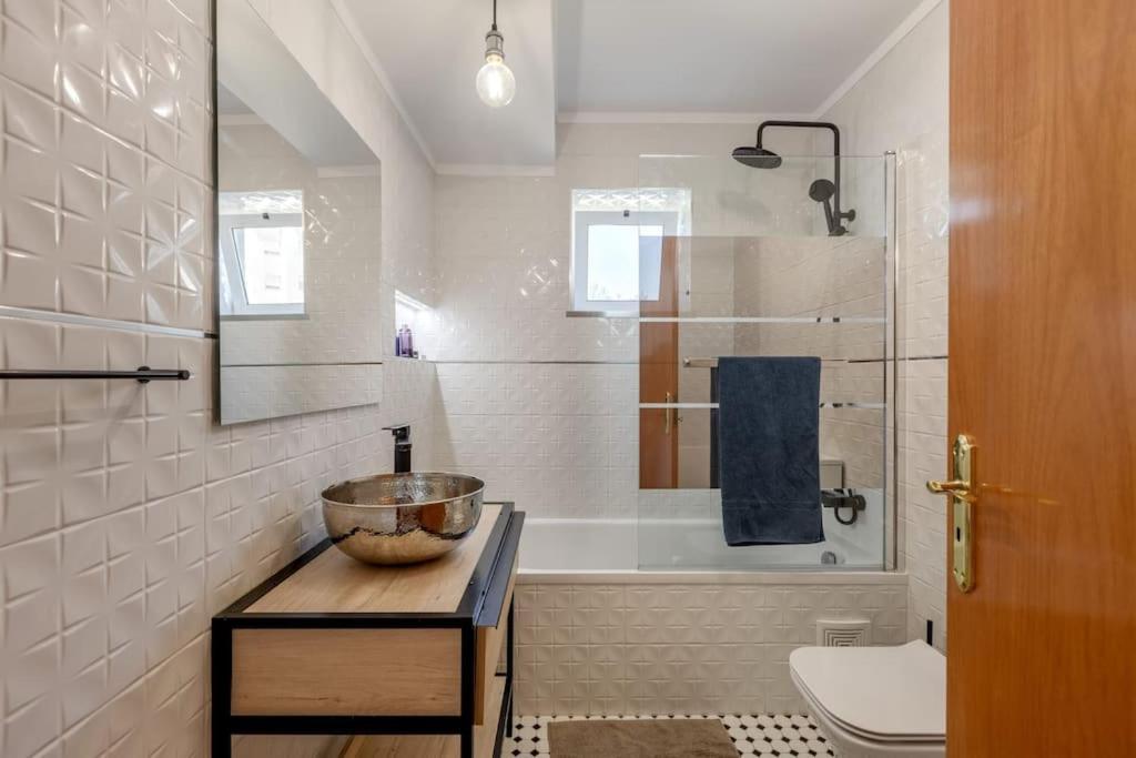 Spacious 3-bedroom In Apartamento *