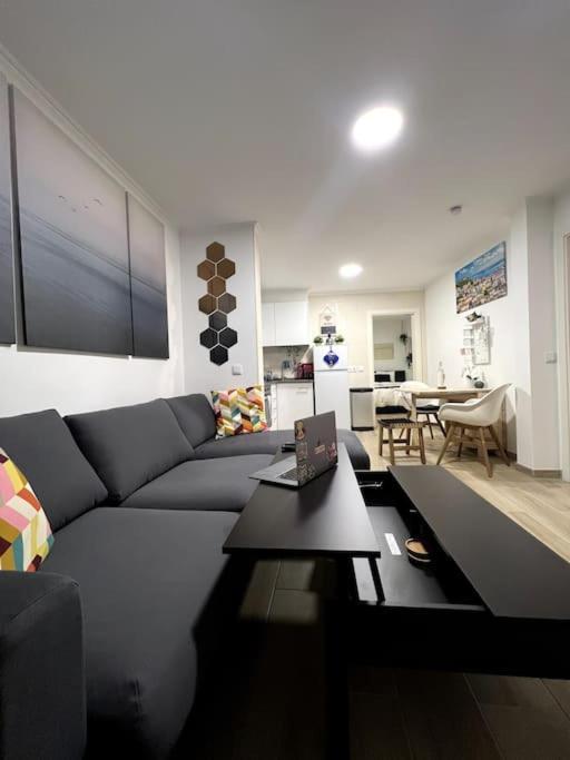 Artistic Digital Getaway - Patio & Great Location! Apartamento