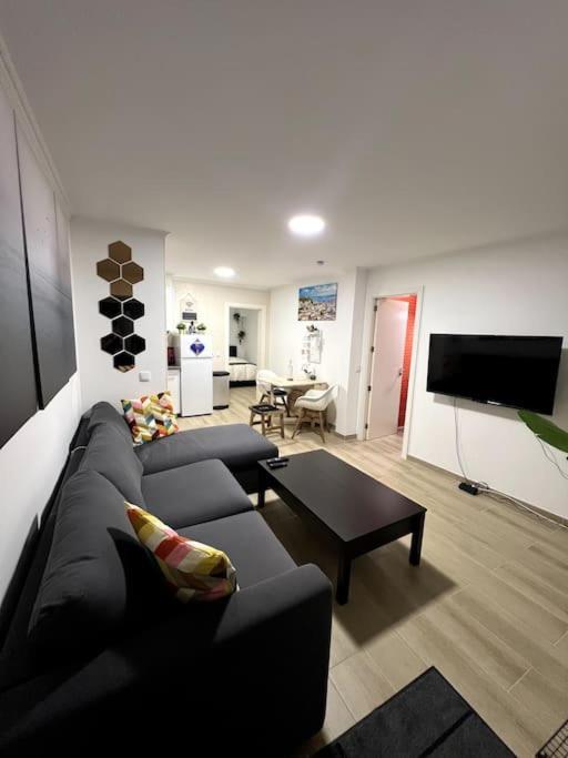Artistic Digital Getaway - Patio & Great Location! Apartamento