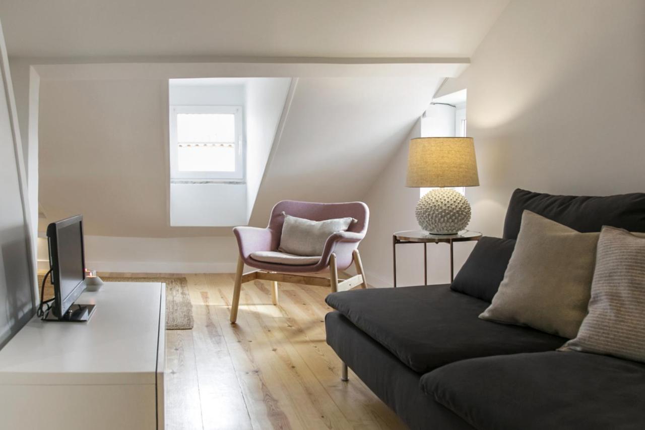 Romantic Nest For A Getaway At Downtown With Design