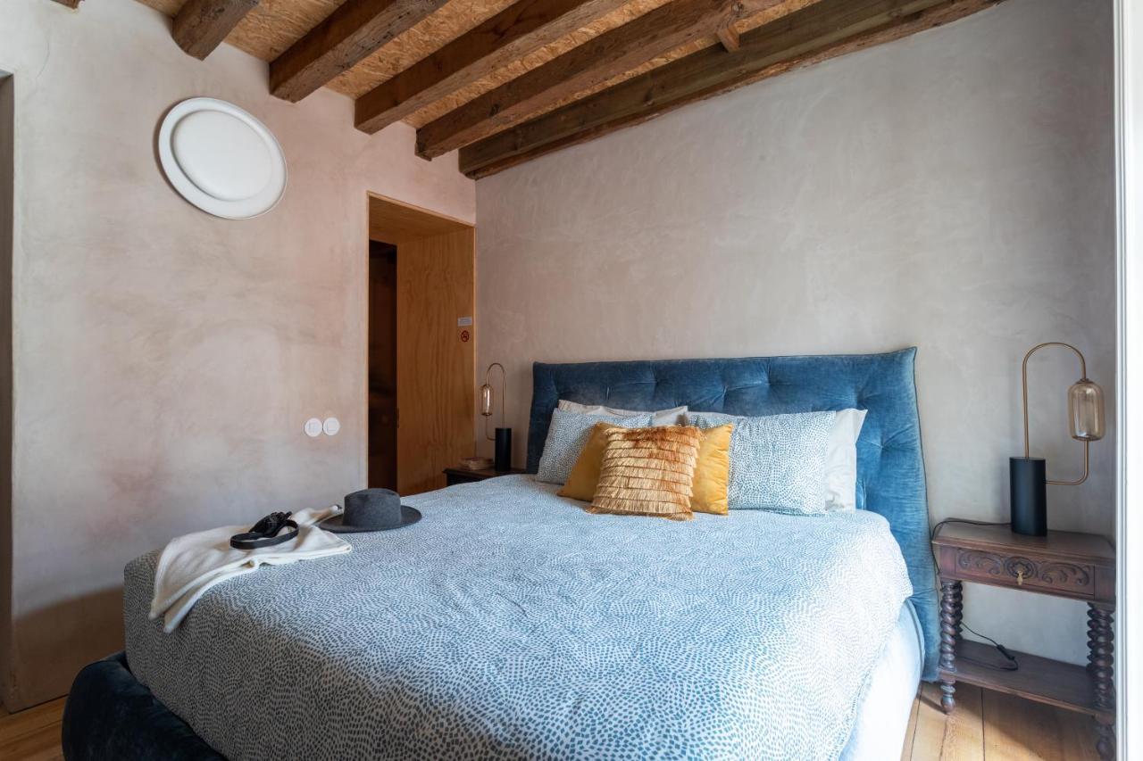 Bedroom In The 18th Century Style Habitación en casa particular Lisboa
