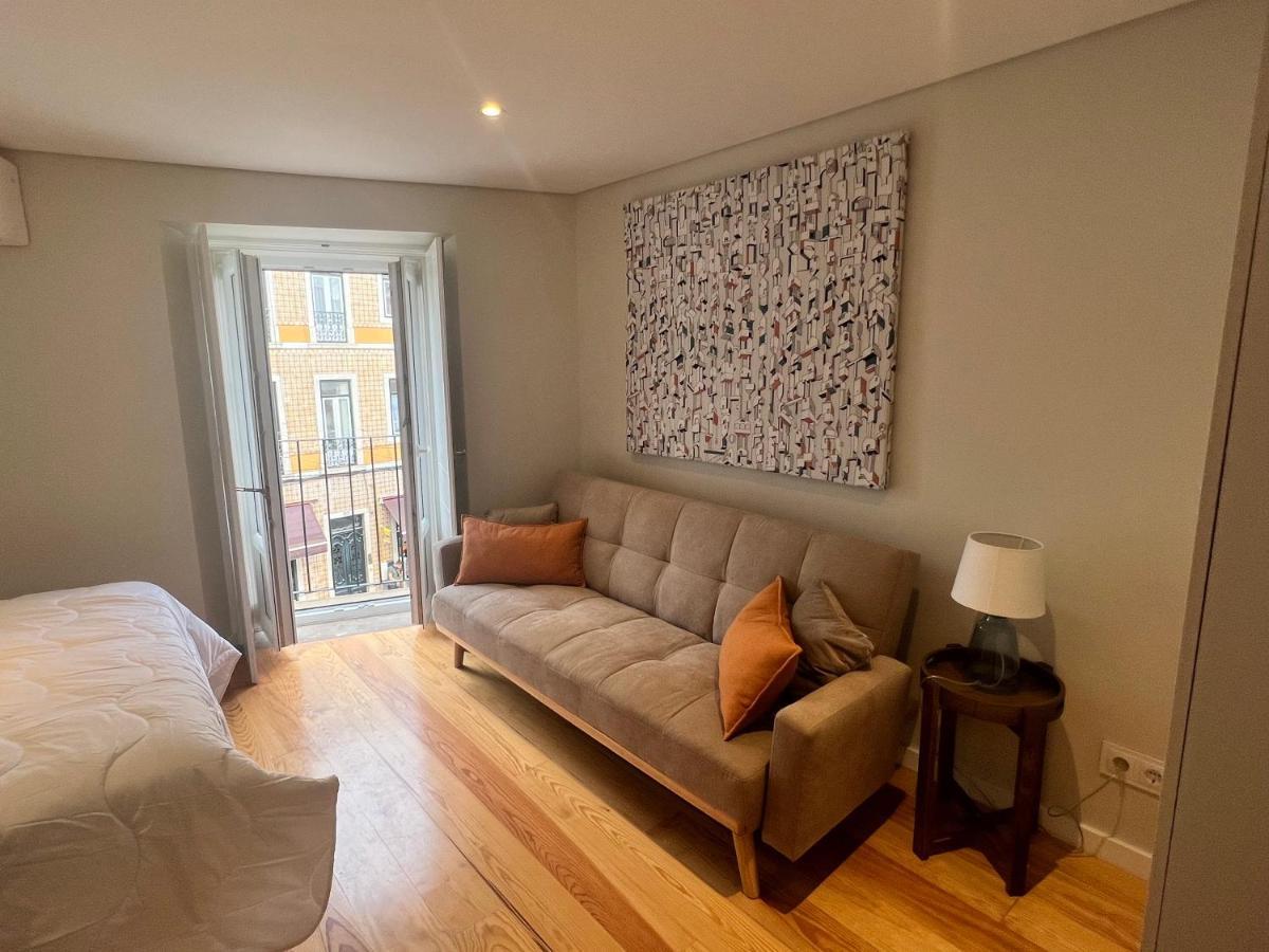Discover Lisbons History - Stylish In Alfama * Lisboa