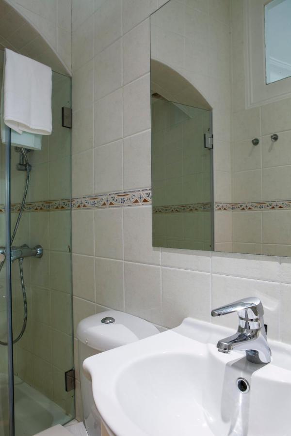 Alfama Graca District Typical & Bright , 3 Bedroom With Ac 1st Floor * Lisboa
