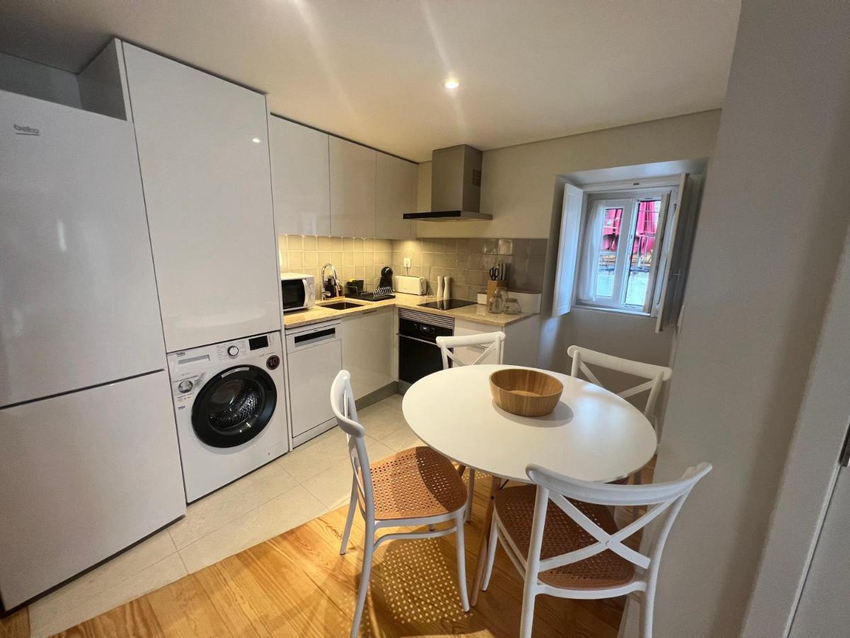 Discover Lisbons History - Stylish In Alfama Lisboa